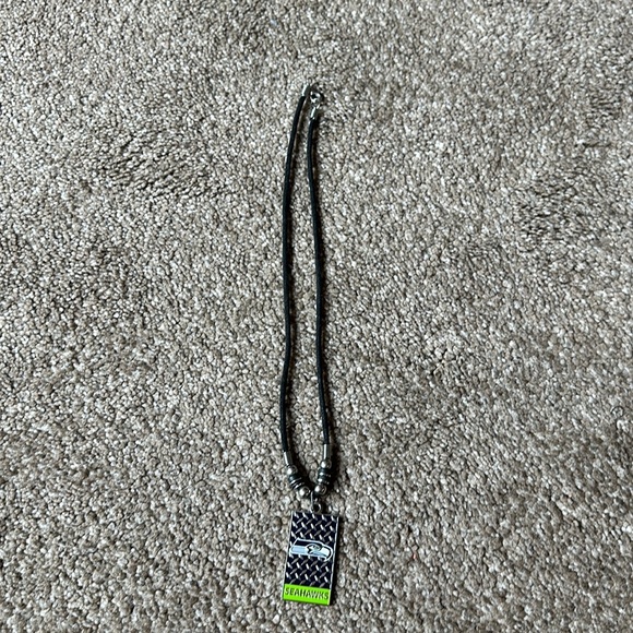 Seahawks necklace - Picture 2 of 4